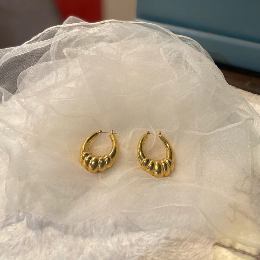 Vintage Gold Tone Earrings